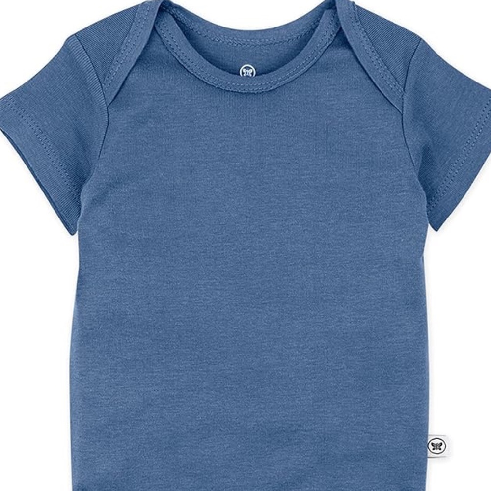 NWOT Honest Company Onesies (0-3 months)